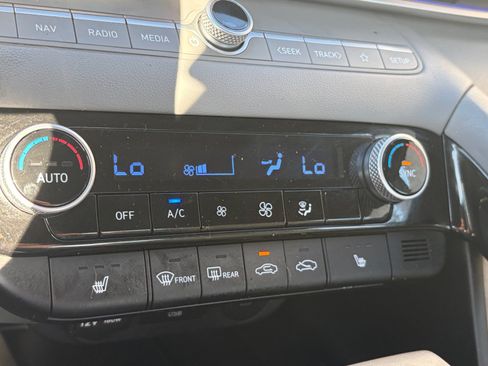 Used 2024 Hyundai Elantra SEL w/ Convenience Package FWD image 24