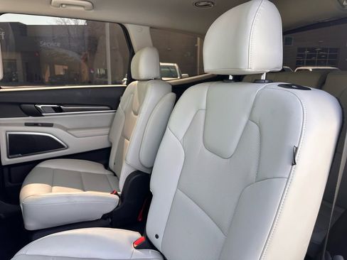 Used 2023 Kia Telluride S image 15