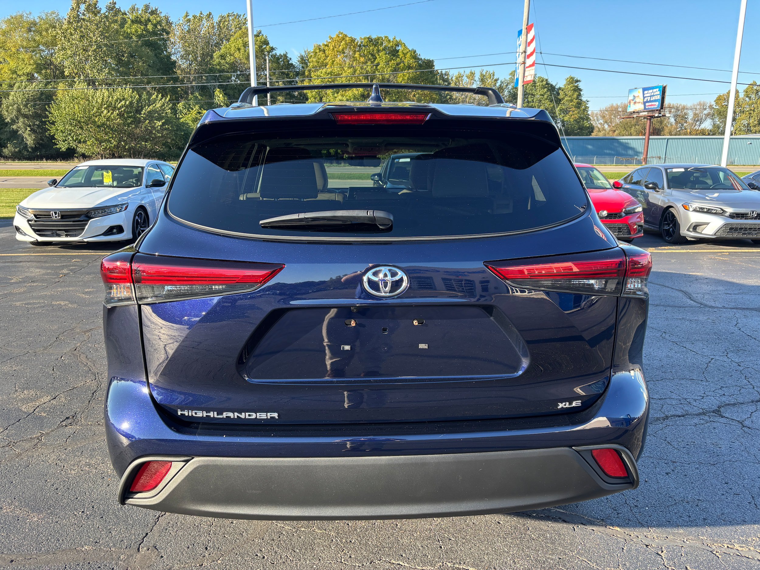 Used 2021 Toyota Highlander XLE FWD image 7