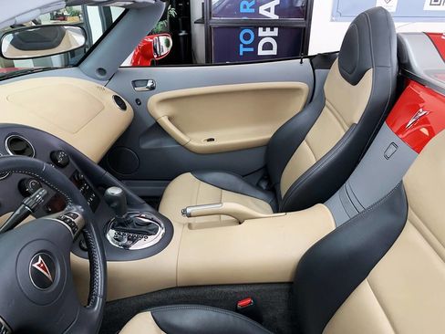 Used 2007 Pontiac Solstice Convertible w/ Premium Package RWD image 11