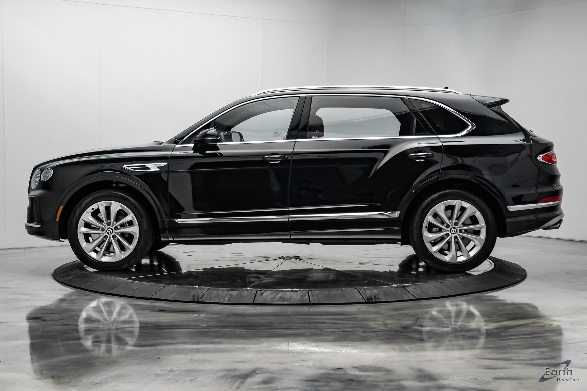 Used 2023 Bentley Bentayga Extended Wheelbase AWD/4WD image 5