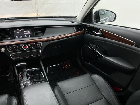 Used 2018 Kia Cadenza Premium FWD image 27