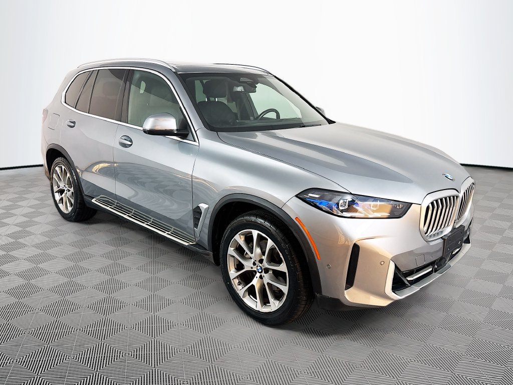 Used 2024 BMW X5 xDrive40i AWD/4WD image 1