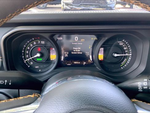 Certified 2024 Jeep Wrangler Unlimited Sahara w/ Technology Group AWD/4WD image 21