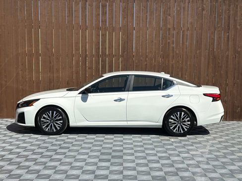 Used 2025 Nissan Altima 2.5 SV image 12