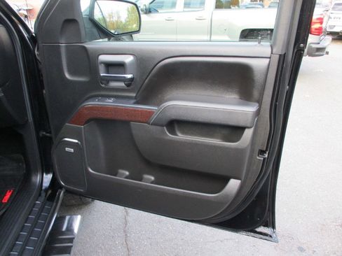 Used 2015 GMC Sierra 1500 SLT w/ SLT Crew Cab Value Package image 31