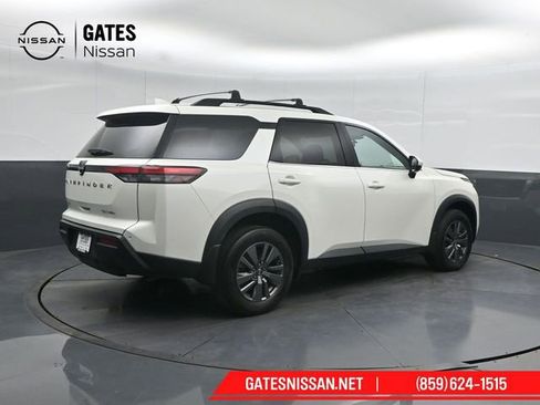 Used 2024 Nissan Pathfinder SV AWD/4WD image 2
