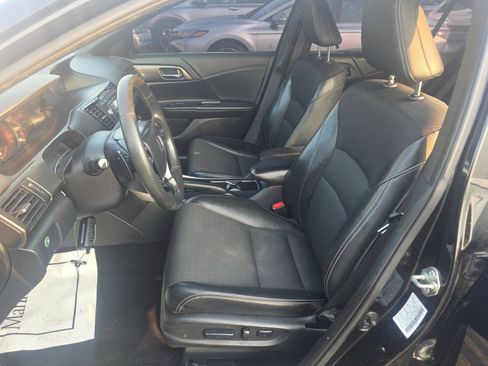 Used 2017 Honda Accord Sport image 5