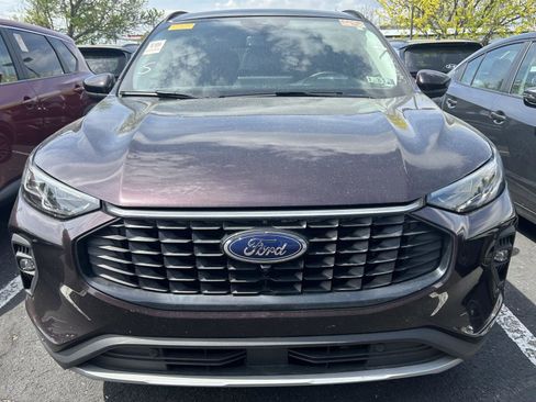 Used 2023 Ford Escape SE w/ PHEV Premium Package FWD image 5