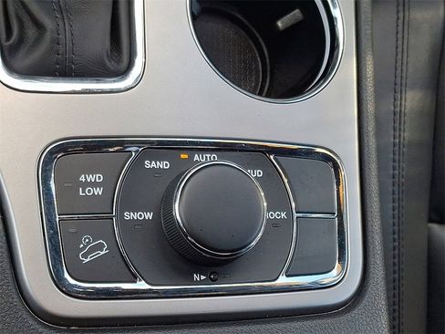 Used 2022 Jeep Grand Cherokee Limited image 26