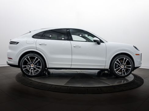 Certified 2026 Porsche Cayenne Coupe image 8