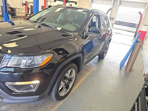 Used 2018 Jeep Compass Limited w/ Navigation Group AWD/4WD image 1