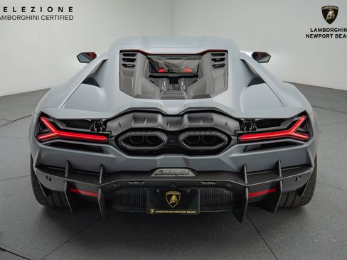 Used 2024 Lamborghini Revuelto image 19