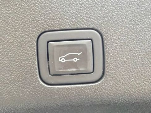 Used 2023 GMC Yukon Denali w/ LPO, Floor Liner Package AWD/4WD image 32