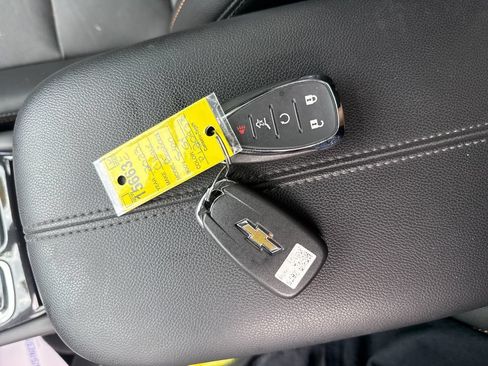 Used 2023 Chevrolet Equinox Premier AWD/4WD image 31