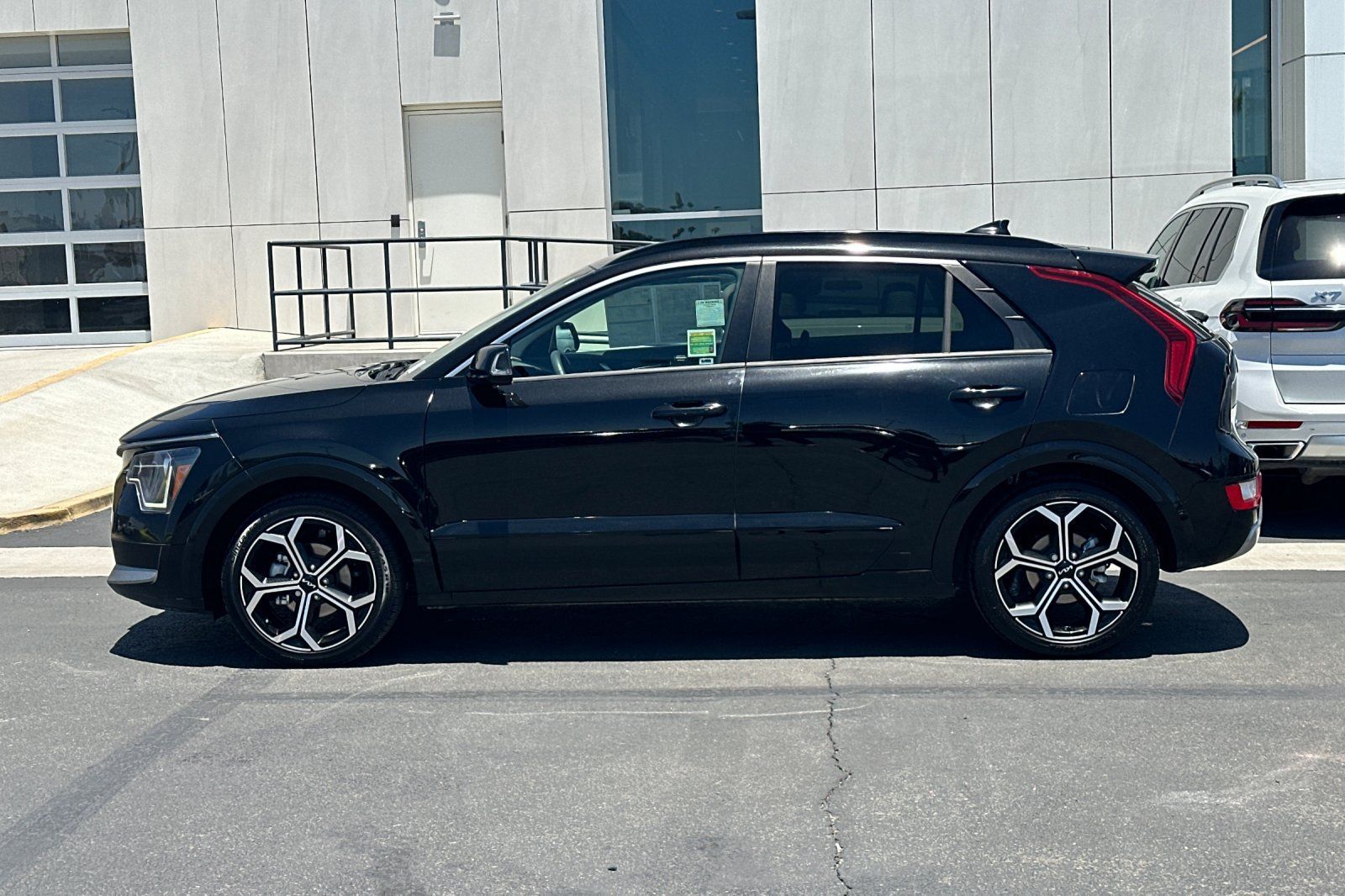 Used 2023 Kia Niro EX Touring FWD image 6