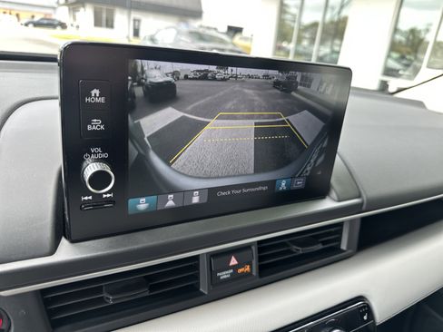 Used 2025 Honda Pilot Touring image 18