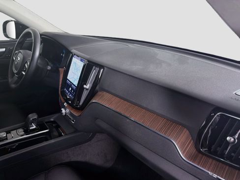 Certified 2024 Volvo XC60 B5 Plus w/ Climate Package AWD/4WD image 30