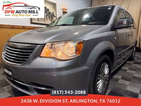 Used 2014 Chrysler Town & Country Touring-L FWD image 1