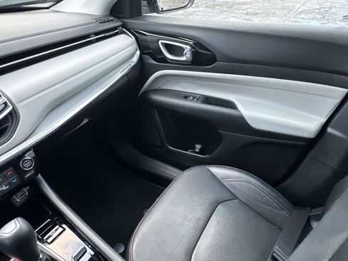 Certified 2022 Jeep Compass Limited image 30