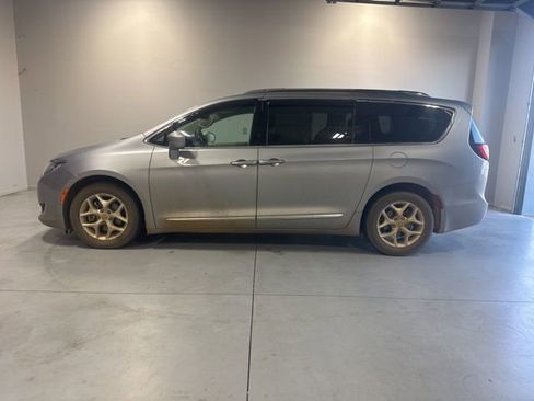 Used 2020 Chrysler Pacifica Touring-L Plus w/ Tire & Wheel Group image 10