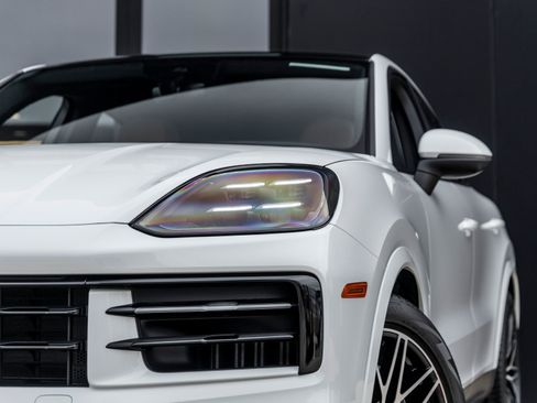 Certified 2026 Porsche Cayenne Coupe AWD/4WD image 16