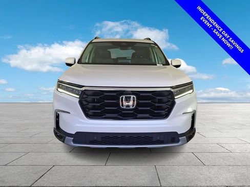 Used 2025 Honda Pilot Elite image 3