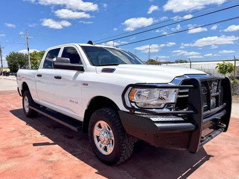Used 2022 RAM 2500 Tradesman w/ Chrome Appearance Group AWD/4WD image 3