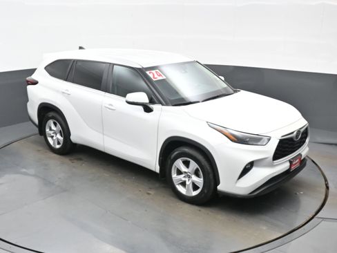 Used 2024 Toyota Highlander LE AWD/4WD image 34