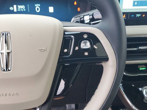 New 2026 Lincoln Corsair Premiere image 18