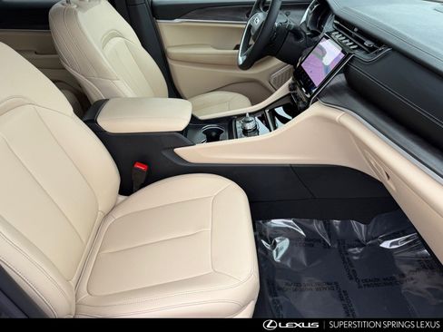 Used 2025 Jeep Grand Cherokee Limited w/ Trailer Tow Package image 30