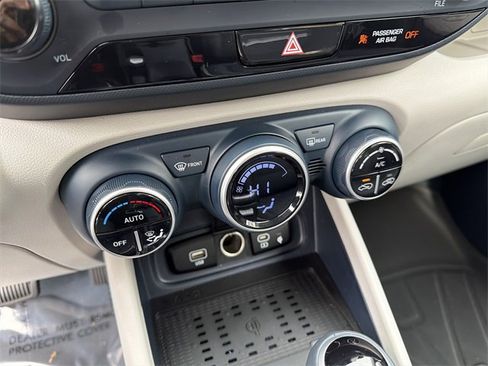 Certified 2025 Hyundai Venue Limited image 30