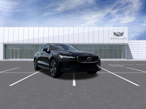 Used 2025 Volvo V60 B5 Cross Country Plus AWD/4WD image 8