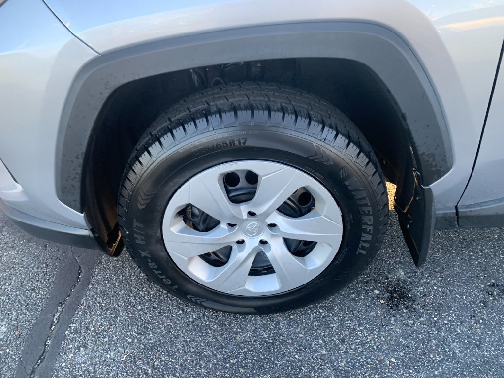 Used 2024 Toyota RAV4 LE AWD/4WD image 32