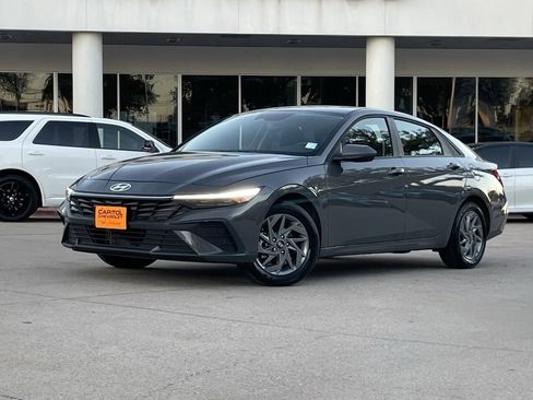 Used 2025 Hyundai Elantra Blue image 1