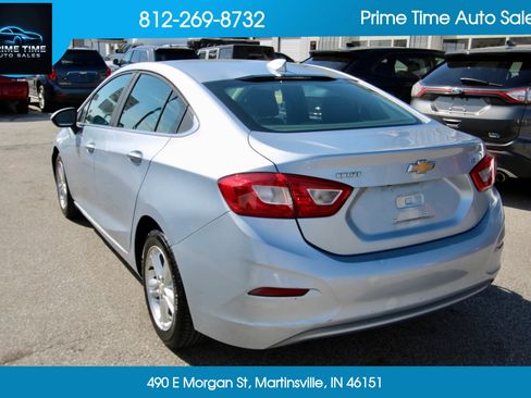 Used 2017 Chevrolet Cruze LT image 4