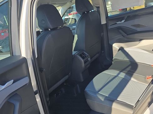 New 2026 Volkswagen Tiguan SE image 10