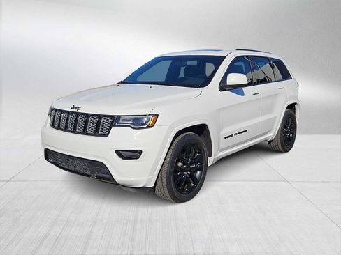 Used 2020 Jeep Grand Cherokee Altitude image 4