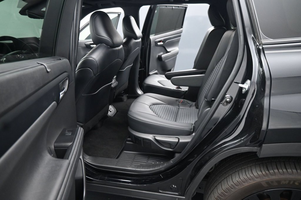 Used 2023 Toyota Highlander XSE FWD image 16