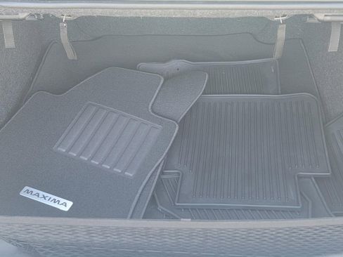 Used 2023 Nissan Maxima SR w/ Sport Mat Group FWD image 9