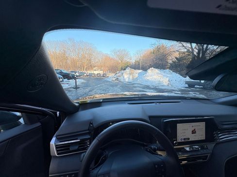 Used 2025 Toyota Camry SE image 31