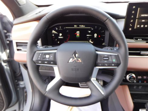 New 2025 Mitsubishi Outlander SEL image 21