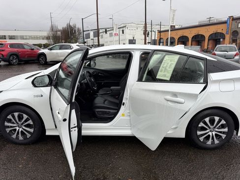 Certified 2021 Toyota Prius Prime Limited image 20
