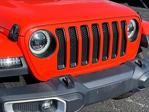 Used 2020 Jeep Wrangler Unlimited Sahara w/ Uconnect 4C Nav & Sound Group AWD/4WD image 30