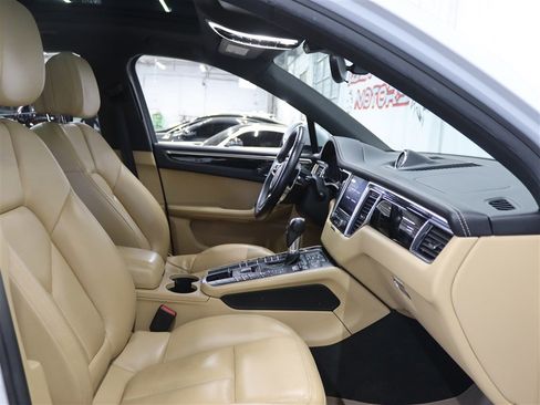 Used 2018 Porsche Macan S image 13