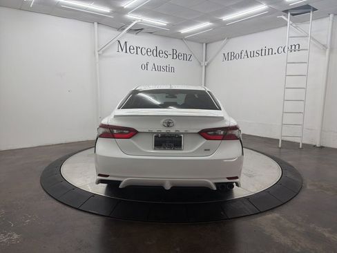 Used 2022 Toyota Camry SE FWD image 6