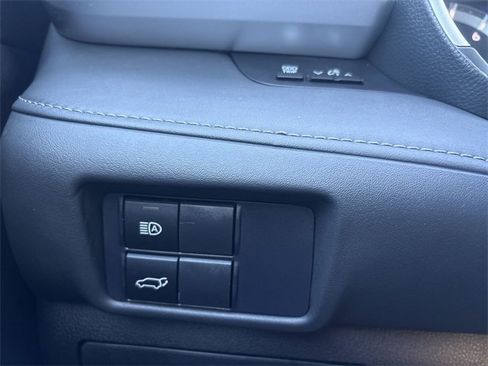 Used 2021 Toyota Highlander XLE image 18