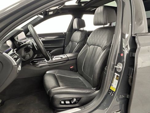 Used 2021 BMW 750i xDrive w/ Executive Package image 28