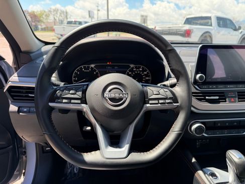 Used 2025 Nissan Altima 2.5 SR AWD/4WD image 14