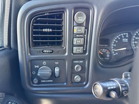 Used 2002 Chevrolet Avalanche 2500 image 11